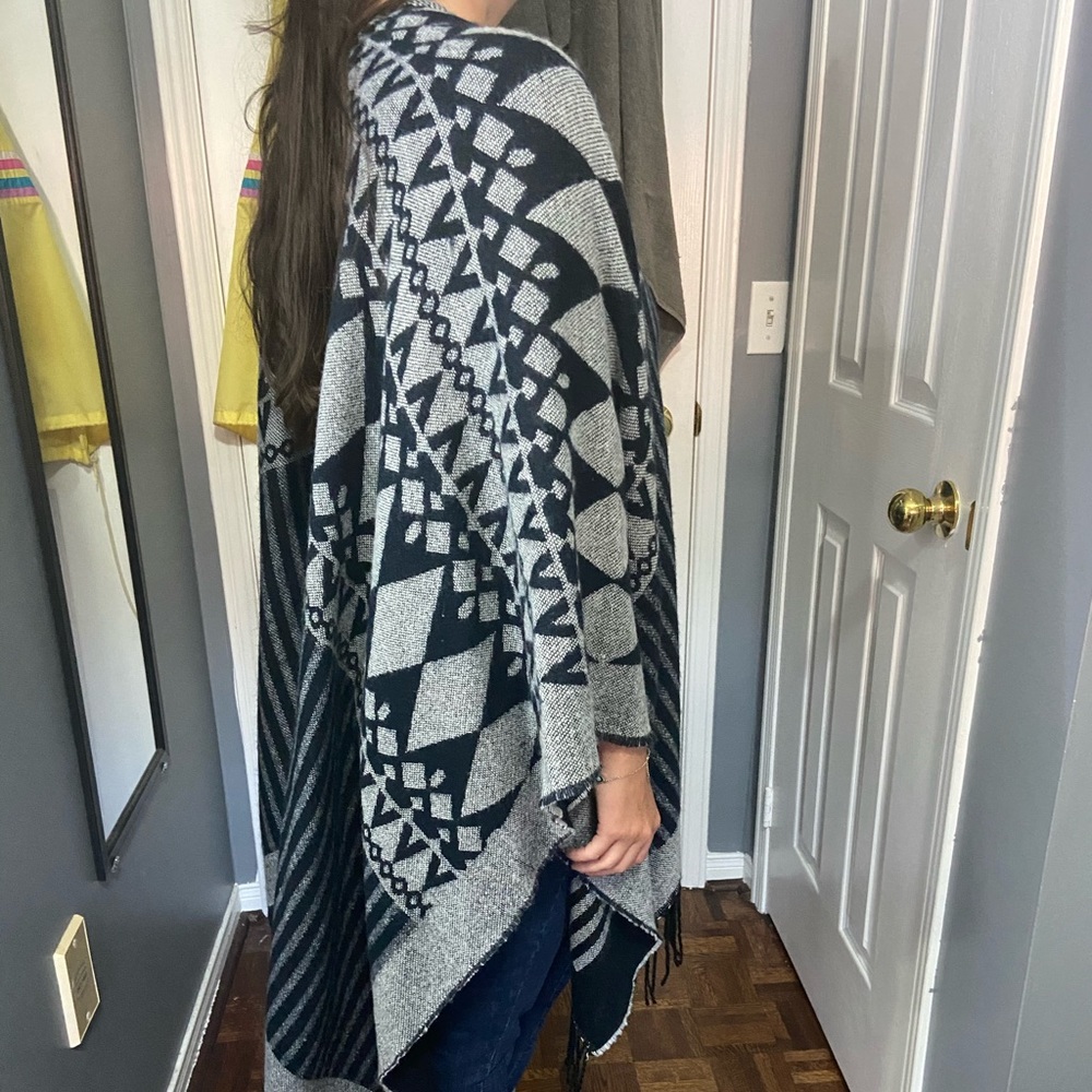 Throw over cardigan - Picture 2 of 3